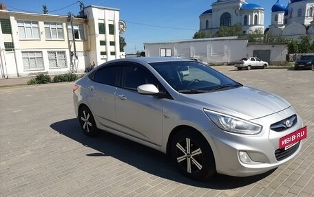 Hyundai Solaris II рестайлинг, 2014 год, 1 100 000 рублей, 3 фотография