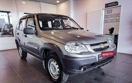 Chevrolet Niva I рестайлинг, 2011 год, 585 000 рублей, 3 фотография