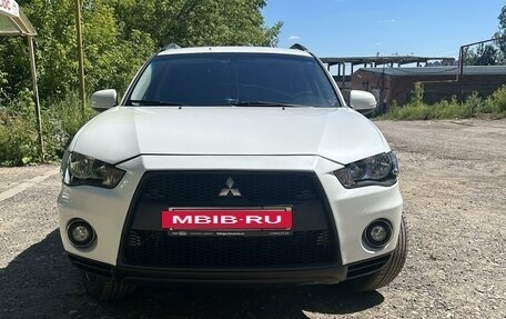 Mitsubishi Outlander III рестайлинг 3, 2011 год, 1 500 000 рублей, 2 фотография