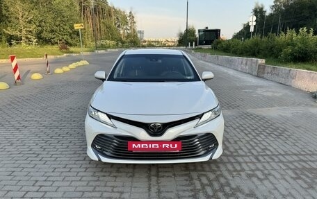 Toyota Camry, 2020 год, 3 650 000 рублей, 2 фотография