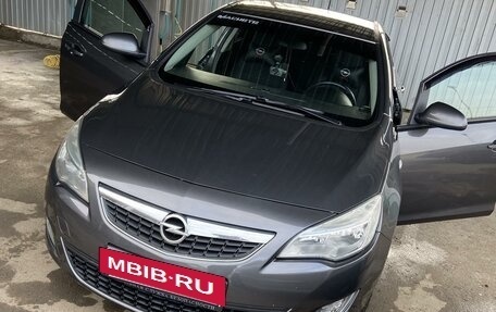 Opel Astra J, 2010 год, 1 100 000 рублей, 2 фотография