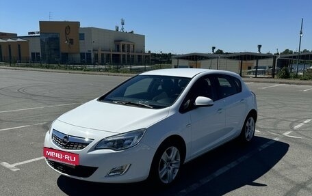 Opel Astra J, 2012 год, 1 050 000 рублей, 2 фотография