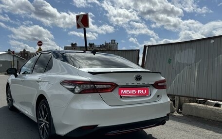 Toyota Camry, 2021 год, 3 900 000 рублей, 6 фотография