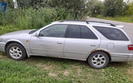 Toyota Camry, 1997 год, 300 000 рублей, 2 фотография