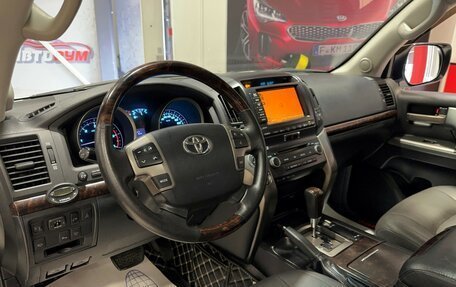 Toyota Land Cruiser 200, 2010 год, 3 637 000 рублей, 10 фотография