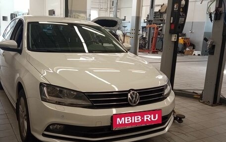 Volkswagen Jetta VI, 2017 год, 1 353 000 рублей, 2 фотография