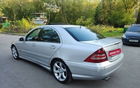 Mercedes-Benz C-Класс, 2005 год, 580 000 рублей, 4 фотография