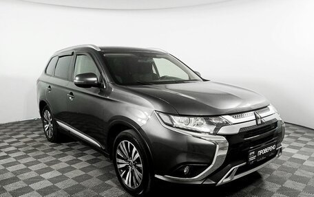 Mitsubishi Outlander III рестайлинг 3, 2020 год, 2 598 700 рублей, 3 фотография