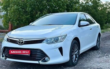 Toyota Camry, 2016 год, 2 600 000 рублей, 2 фотография