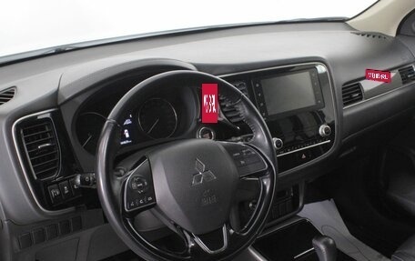 Mitsubishi Outlander III рестайлинг 3, 2021 год, 2 590 000 рублей, 13 фотография