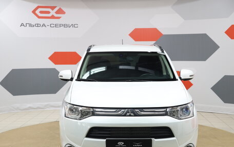 Mitsubishi Outlander III рестайлинг 3, 2013 год, 1 420 000 рублей, 2 фотография