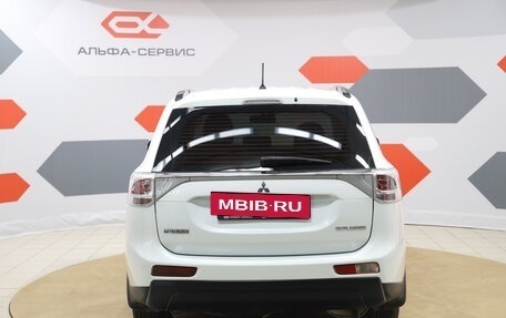 Mitsubishi Outlander III рестайлинг 3, 2013 год, 1 420 000 рублей, 6 фотография