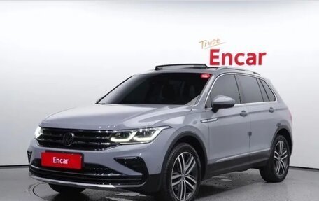 Volkswagen Tiguan II, 2022 год, 3 450 000 рублей, 1 фотография