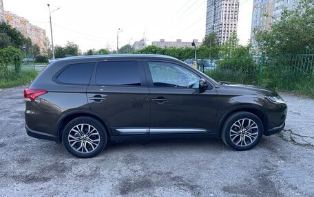 Mitsubishi Outlander III рестайлинг 3, 2020 год, 3 060 000 рублей, 7 фотография