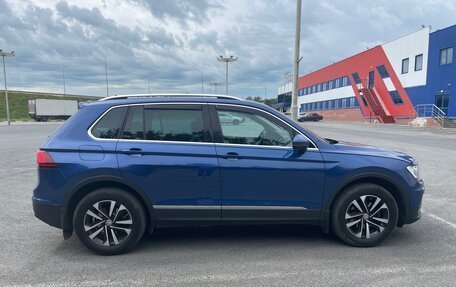 Volkswagen Tiguan II, 2019 год, 2 600 000 рублей, 4 фотография