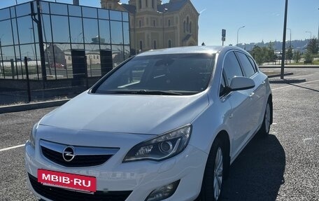 Opel Astra J, 2011 год, 900 000 рублей, 2 фотография