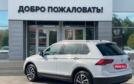 Volkswagen Tiguan II, 2018 год, 2 498 000 рублей, 5 фотография