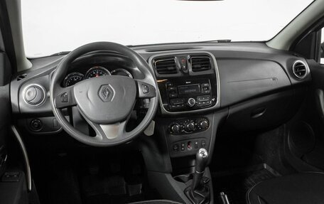 Renault Logan II, 2017 год, 700 000 рублей, 11 фотография