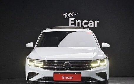 Volkswagen Tiguan II, 2022 год, 3 400 000 рублей, 3 фотография