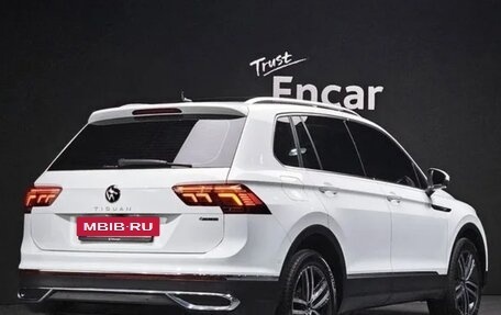 Volkswagen Tiguan II, 2022 год, 3 400 000 рублей, 2 фотография