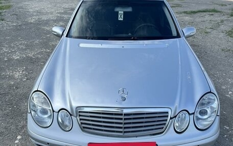 Mercedes-Benz E-Класс, 2005 год, 750 000 рублей, 3 фотография