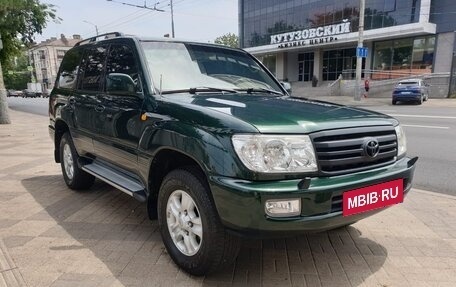 Toyota Land Cruiser 100 рестайлинг 2, 2004 год, 2 050 000 рублей, 3 фотография