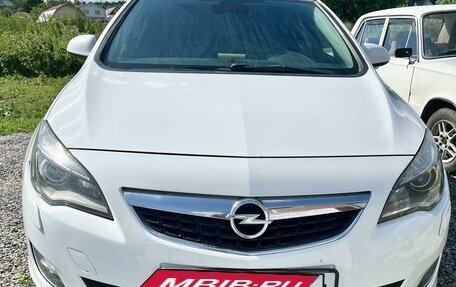 Opel Astra J, 2010 год, 900 000 рублей, 4 фотография