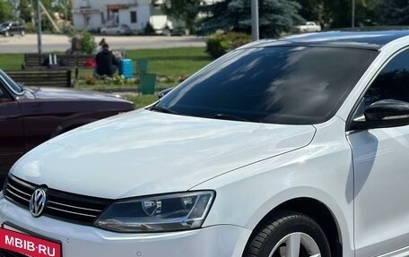 Volkswagen Jetta VI, 2012 год, 1 150 000 рублей, 2 фотография