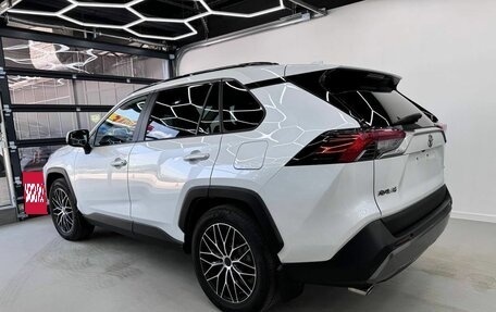 Toyota RAV4, 2021 год, 3 950 000 рублей, 7 фотография