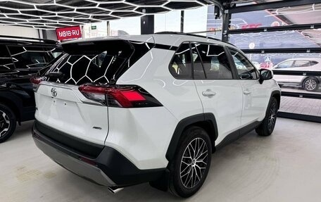 Toyota RAV4, 2021 год, 3 950 000 рублей, 6 фотография