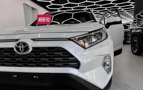 Toyota RAV4, 2021 год, 3 950 000 рублей, 9 фотография