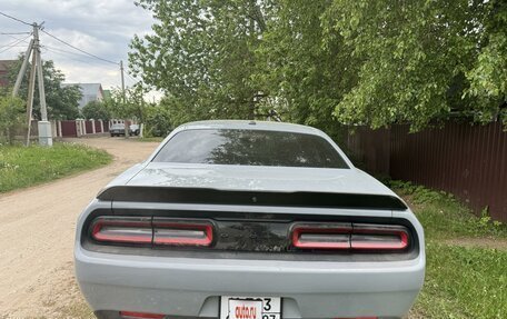 Dodge Challenger III рестайлинг 2, 2020 год, 3 900 000 рублей, 3 фотография