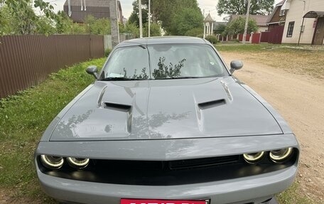 Dodge Challenger III рестайлинг 2, 2020 год, 3 900 000 рублей, 2 фотография