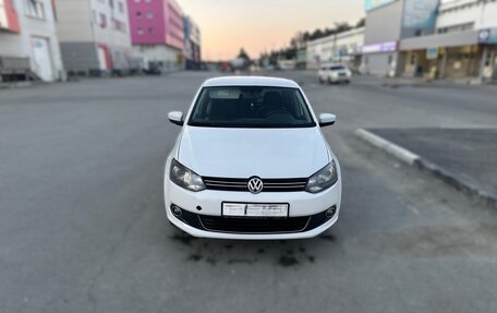 Volkswagen Polo VI (EU Market), 2011 год, 600 000 рублей, 2 фотография