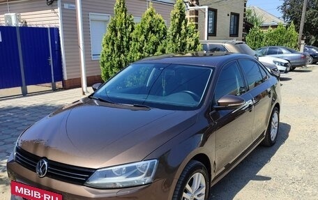 Volkswagen Jetta VI, 2013 год, 1 300 000 рублей, 2 фотография