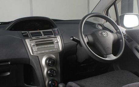 Toyota Vitz, 2010 год, 939 995 рублей, 10 фотография