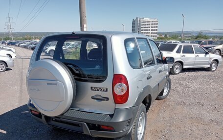 Chevrolet Niva I рестайлинг, 2011 год, 750 000 рублей, 2 фотография