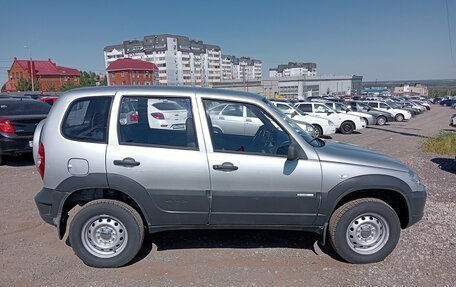 Chevrolet Niva I рестайлинг, 2011 год, 750 000 рублей, 6 фотография