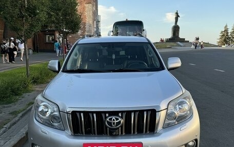 Toyota Land Cruiser Prado 150 рестайлинг 2, 2010 год, 2 900 000 рублей, 2 фотография