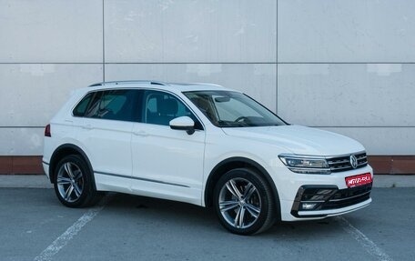 Volkswagen Tiguan II, 2018 год, 3 499 000 рублей, 1 фотография