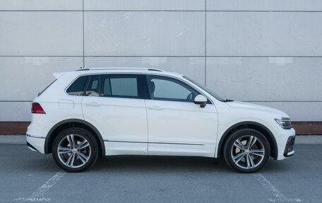 Volkswagen Tiguan II, 2018 год, 3 499 000 рублей, 5 фотография