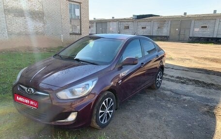 Hyundai Solaris II рестайлинг, 2011 год, 770 000 рублей, 1 фотография