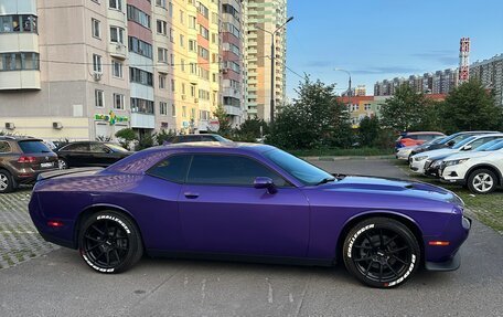 Dodge Challenger III рестайлинг 2, 2018 год, 3 950 000 рублей, 6 фотография