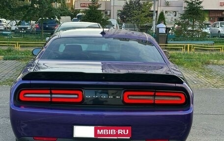 Dodge Challenger III рестайлинг 2, 2018 год, 3 950 000 рублей, 4 фотография