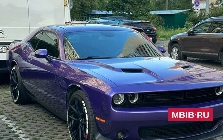 Dodge Challenger III рестайлинг 2, 2018 год, 3 950 000 рублей, 2 фотография