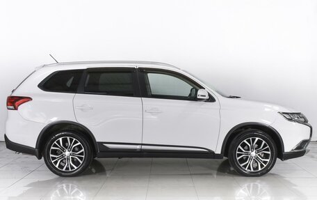 Mitsubishi Outlander III рестайлинг 3, 2016 год, 2 290 000 рублей, 5 фотография