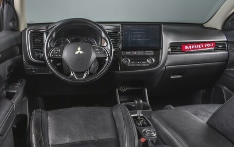 Mitsubishi Outlander III рестайлинг 3, 2016 год, 2 290 000 рублей, 6 фотография