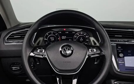 Volkswagen Tiguan II, 2018 год, 2 730 000 рублей, 13 фотография