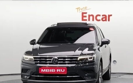 Volkswagen Tiguan II, 2018 год, 2 730 000 рублей, 3 фотография