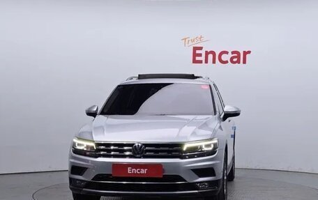 Volkswagen Tiguan II, 2018 год, 2 670 000 рублей, 3 фотография